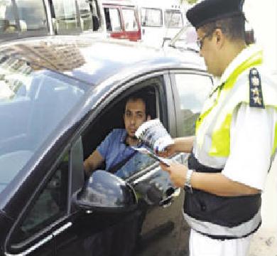 استنفار من شرطة المرور وسحب 1318 رخصه بسبب الملصق الالكتروني وعدم ارتداء الخوذة